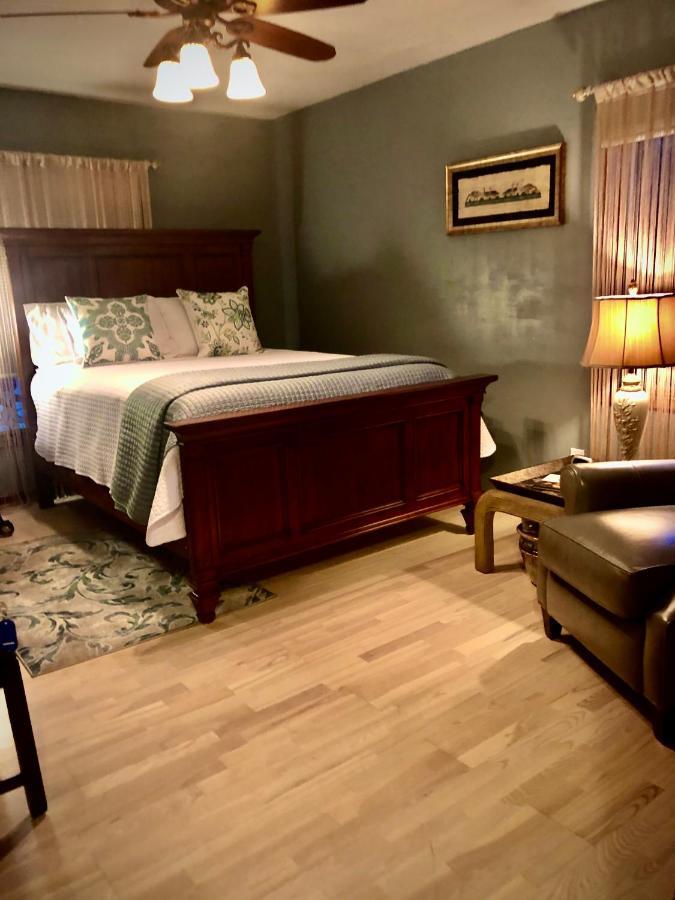 Winnie'S Bed & Breakfast Lawrenceburg ภายนอก รูปภาพ