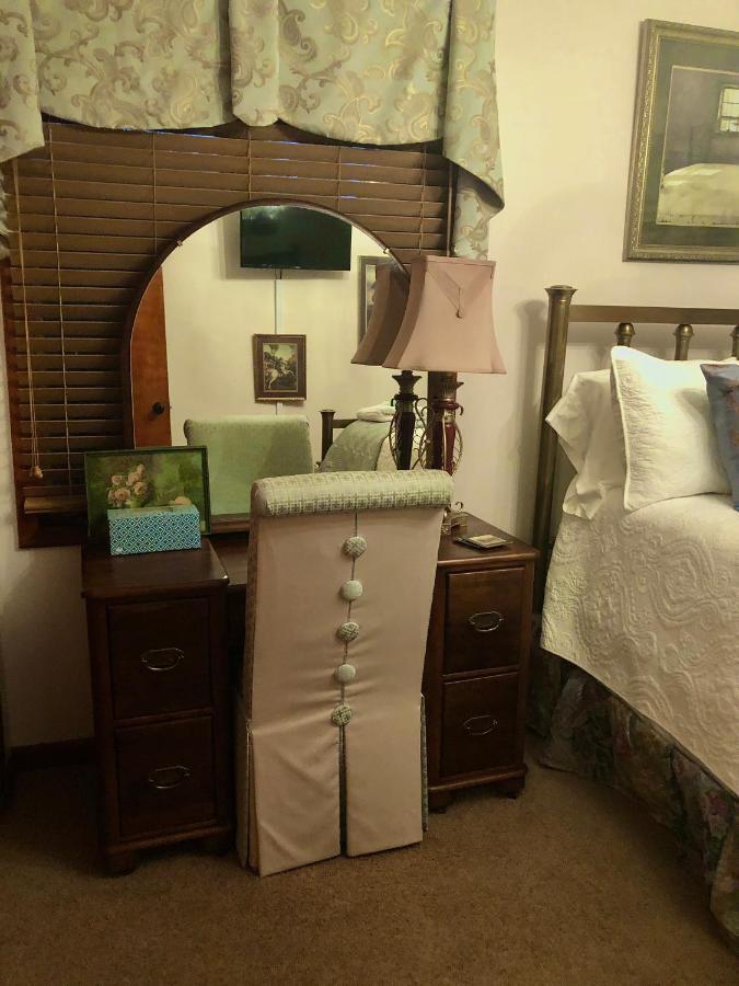 Winnie'S Bed & Breakfast Lawrenceburg ภายนอก รูปภาพ